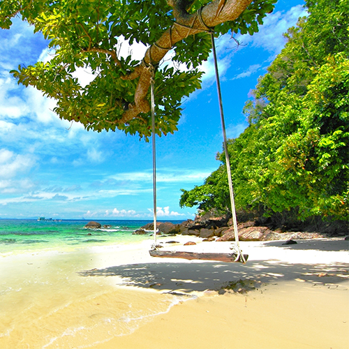 Phuket schommel op het strand
